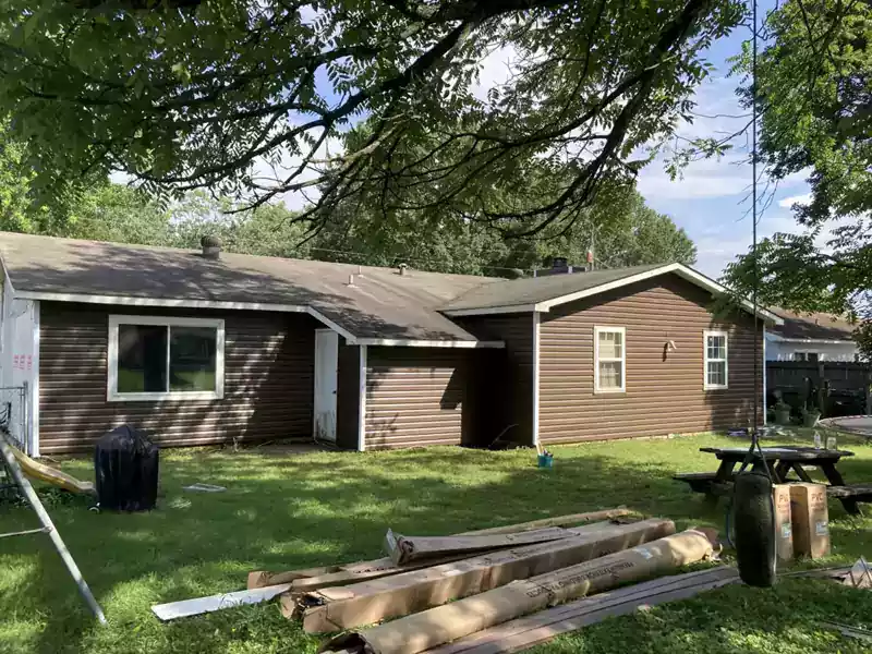 SIDING INSTALLER